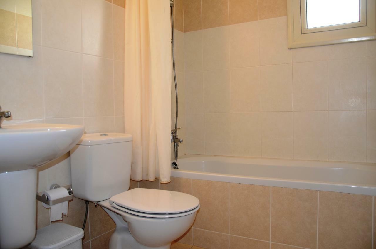Top Floor, 2 Bedroom Apartment Vanessa D204, Free Wifi, Village View بييا الغرفة الصورة