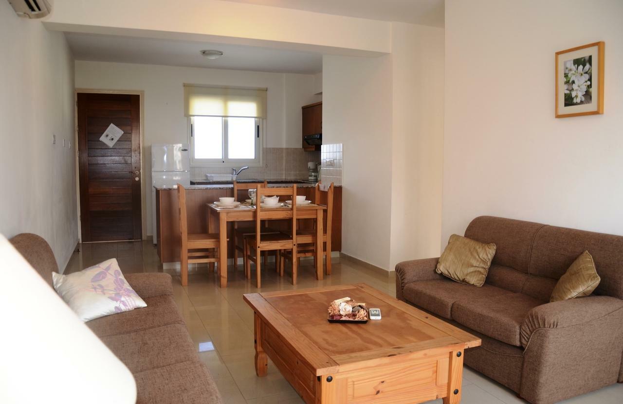Top Floor, 2 Bedroom Apartment Vanessa D204, Free Wifi, Village View بييا الغرفة الصورة